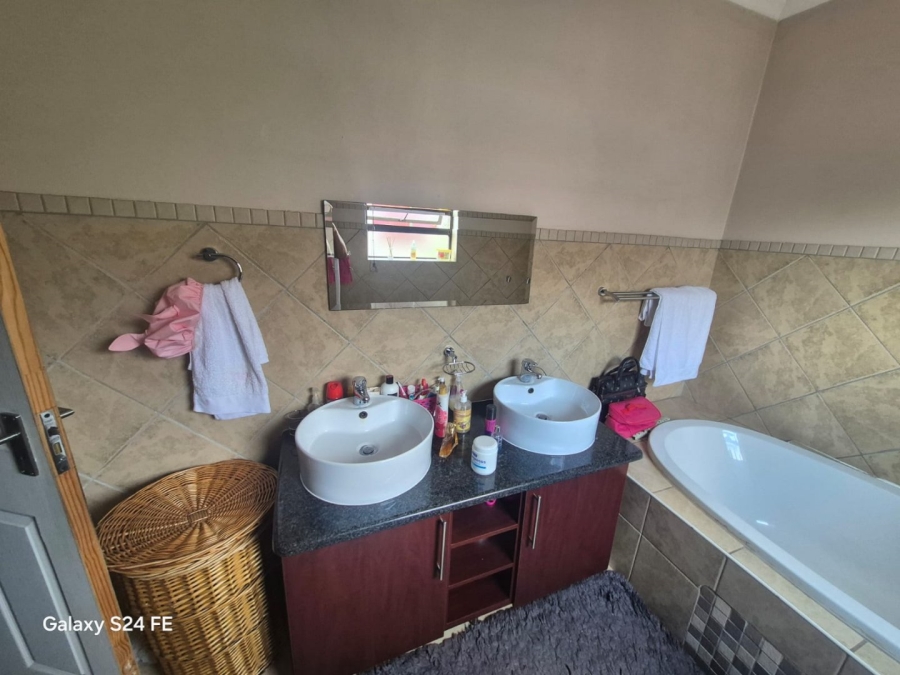 3 Bedroom Property for Sale in Safari Gardens North West